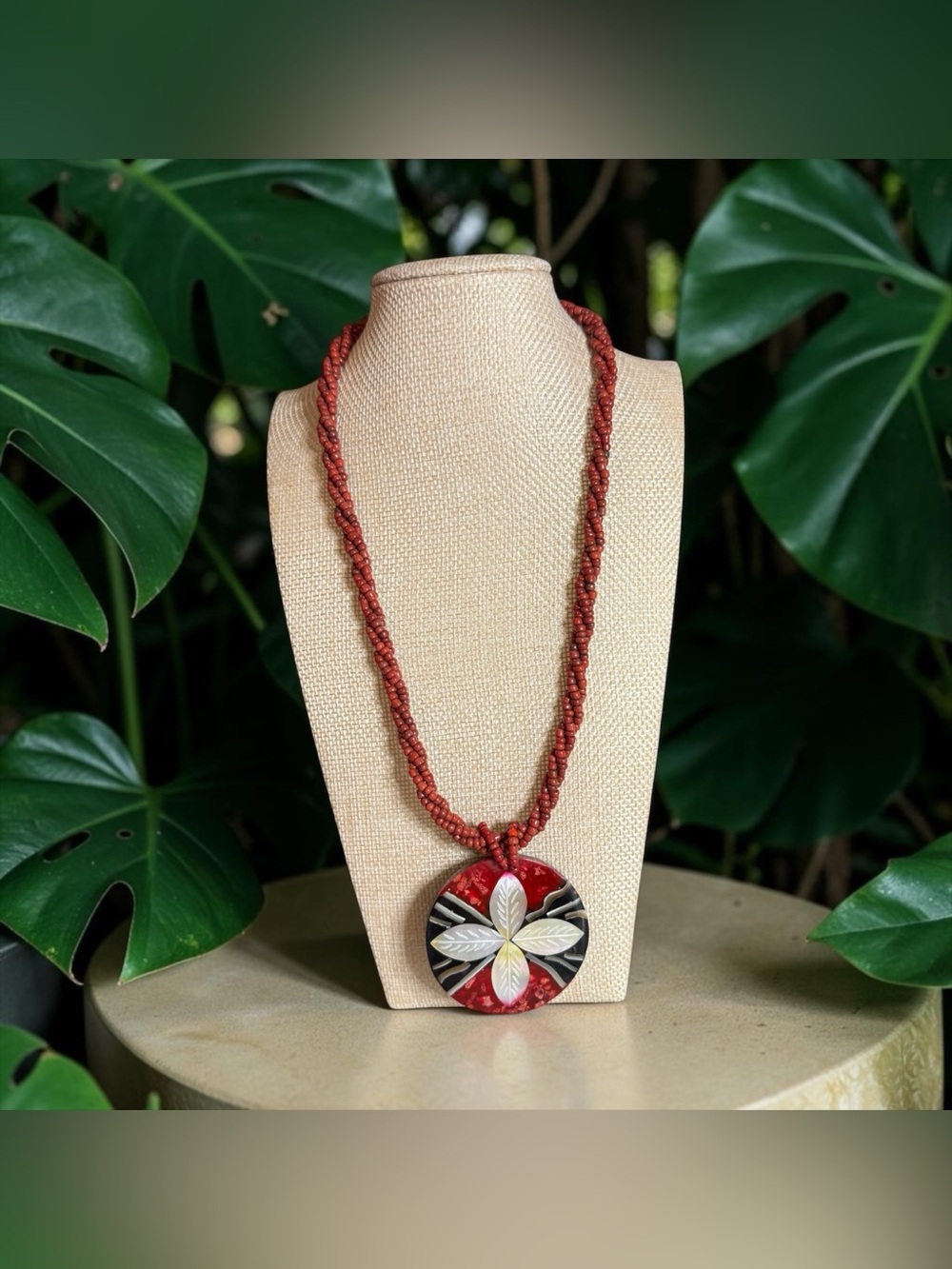 ♥️🖤Handmade Twisted Red Seed Bead & Mother-of-Pearl Floral Pendant Necklace♥️🖤
